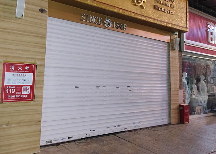 manual roll up doors portes à enroulement manuelles